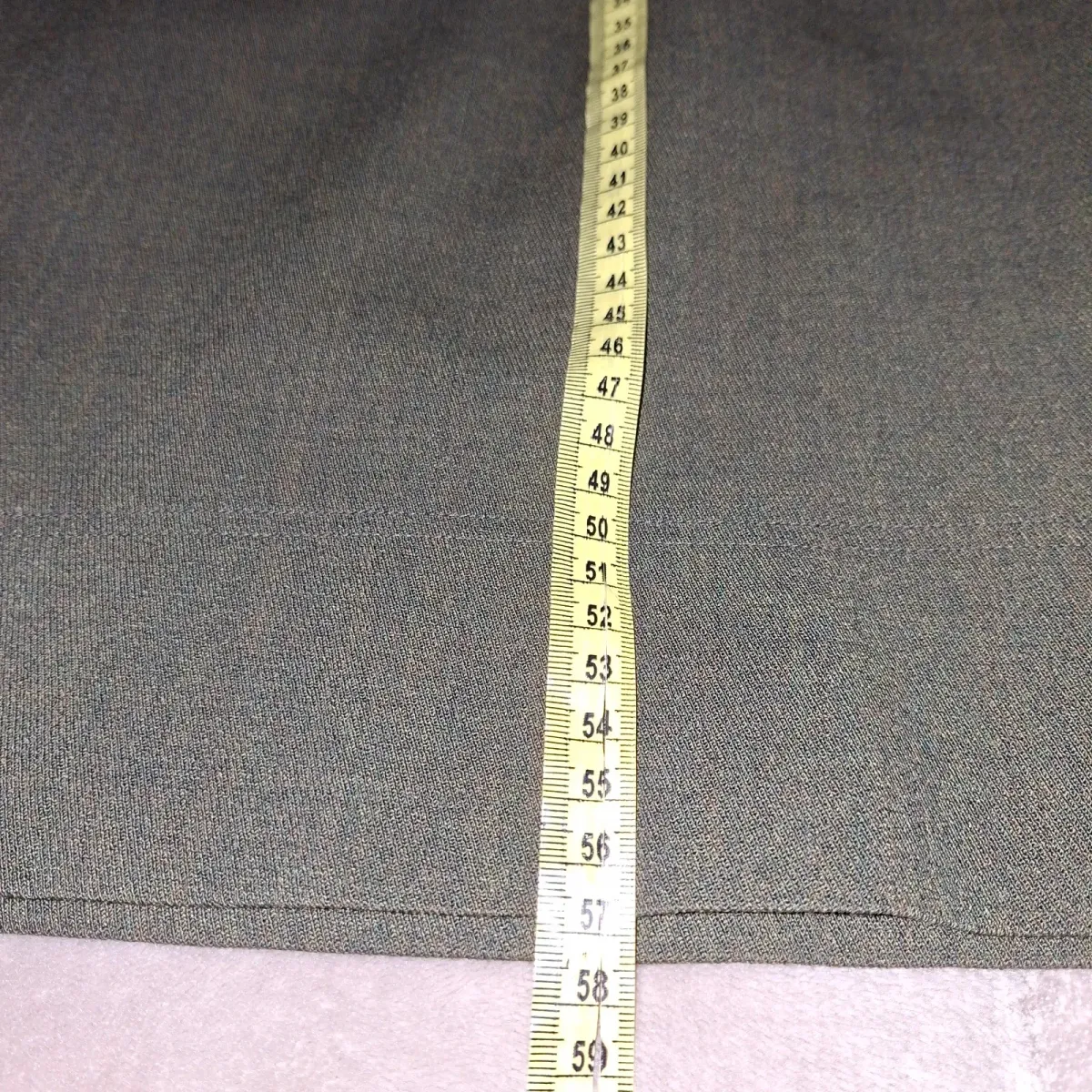 Jupe Fendi vintage en laine vert foncé, taille S, une pièce élégante et intemporelle pour votre garde-robe. 8