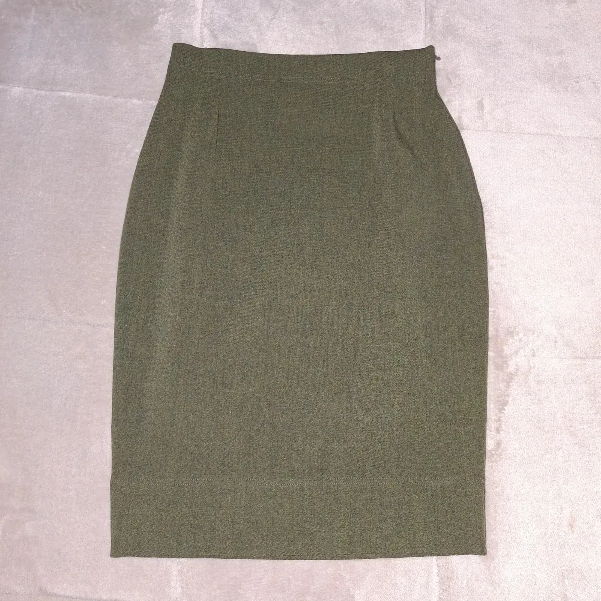Jupe Fendi vintage en laine vert foncé, taille S, une pièce élégante et intemporelle pour votre garde-robe. 3