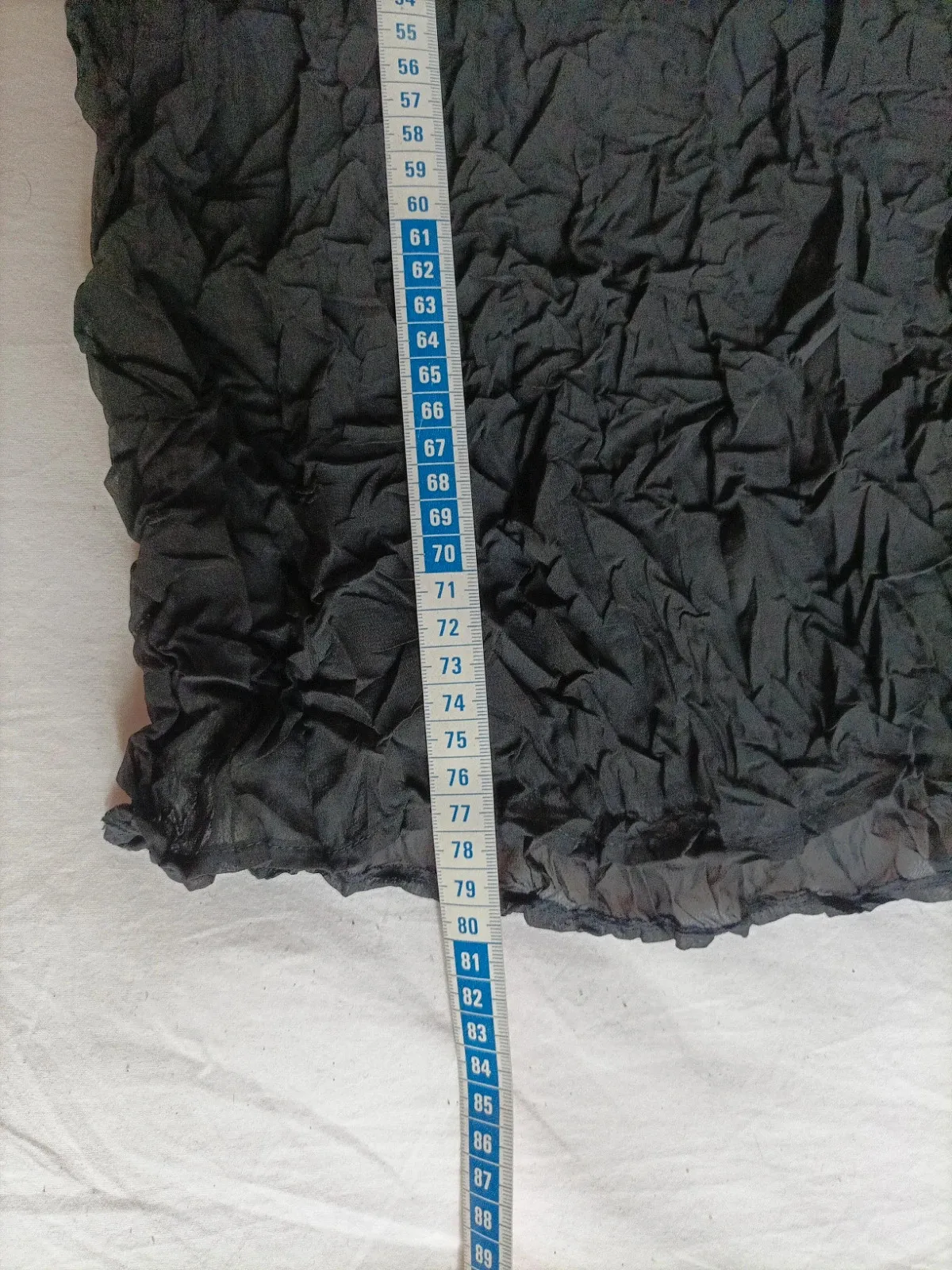 Tunic or mini dress (length 80 cm, see photo), vintage label. Perfect condition. Wear it on its own or layered. Crinkled effect — no ironing needed, dries in minutes... original and timeless.
Labelled size M but stretchy, width: see photo, 10 to 12 cm of ease at the bust, from 45 to 57 cm. 5