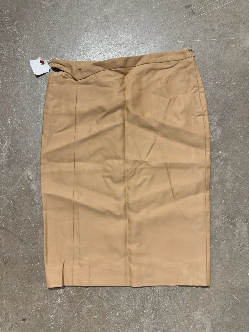 Jupe crayon Versace beige longueur genou. 2
