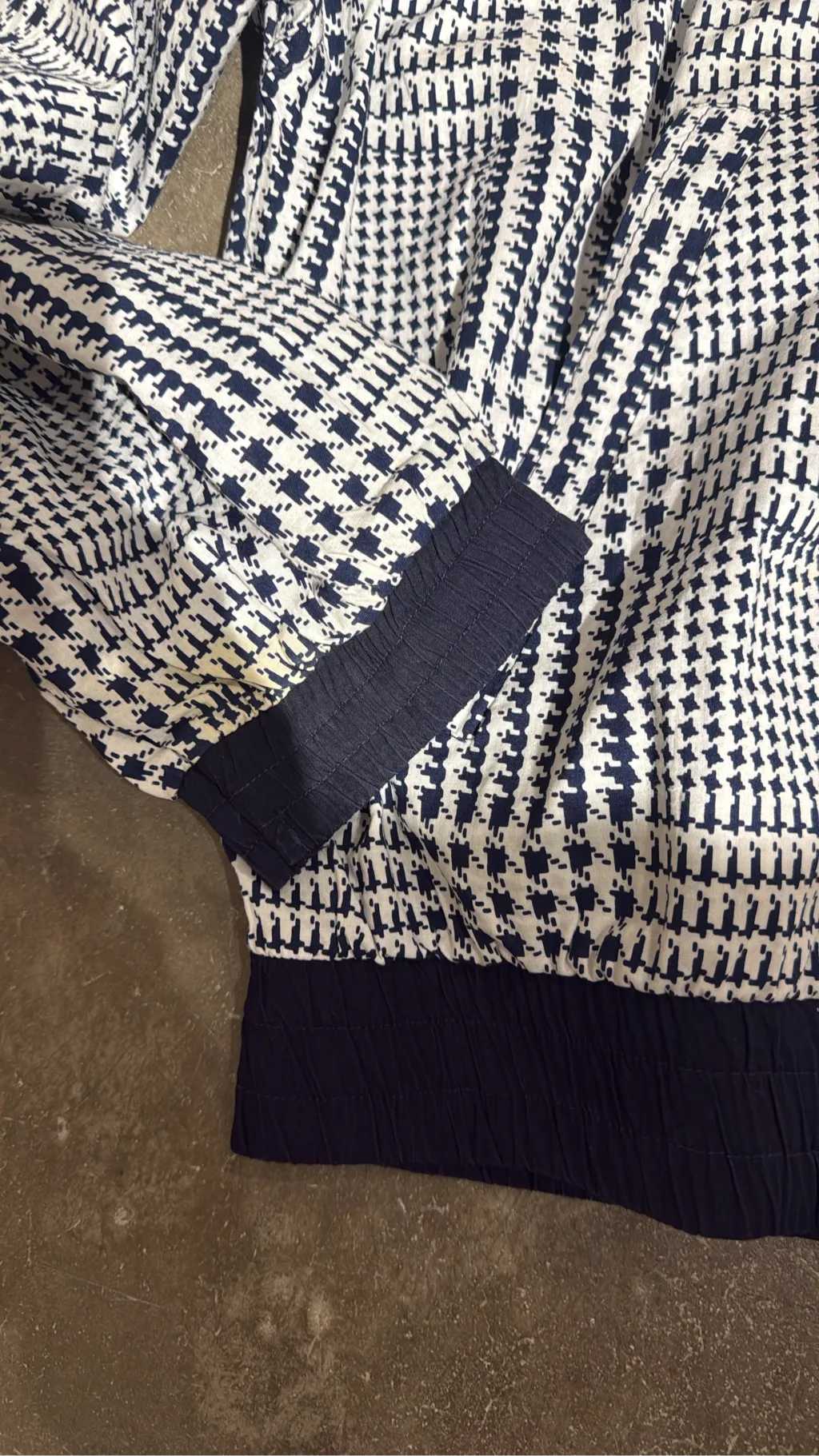 White and navy houndstooth bomber jacket with ribbed trim, size XL. 3