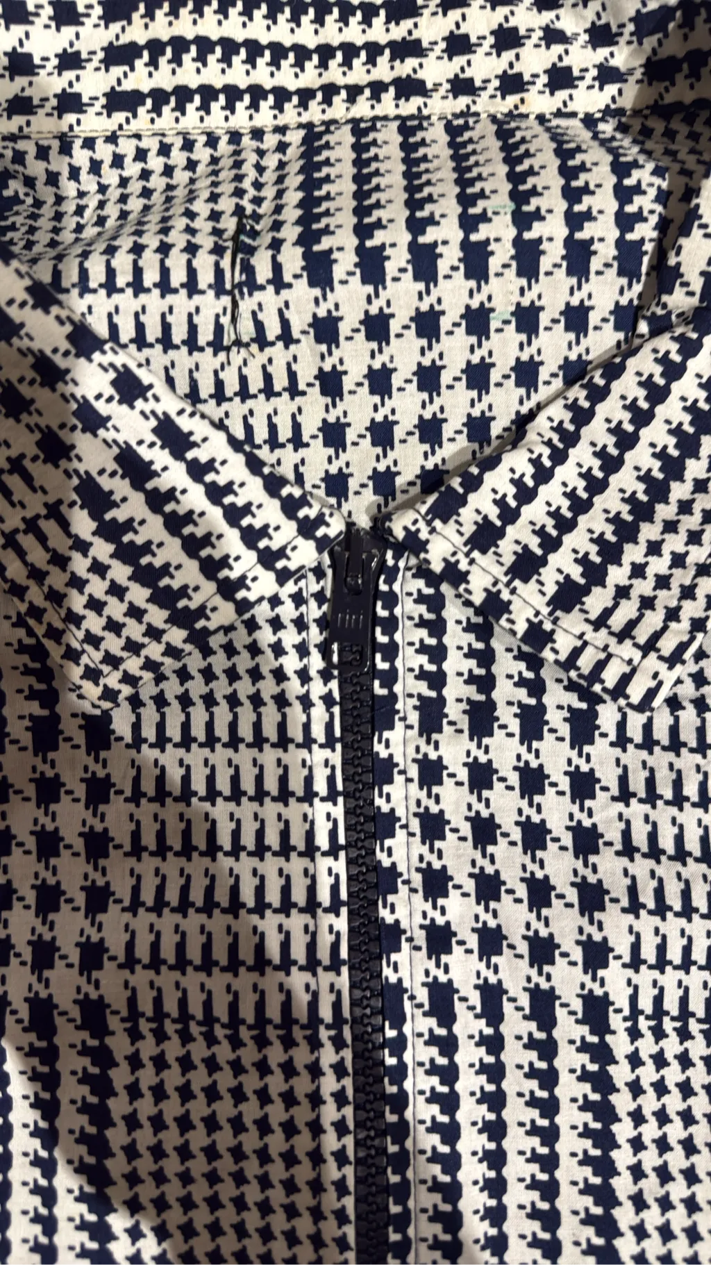 White and navy houndstooth bomber jacket with ribbed trim, size XL. 4