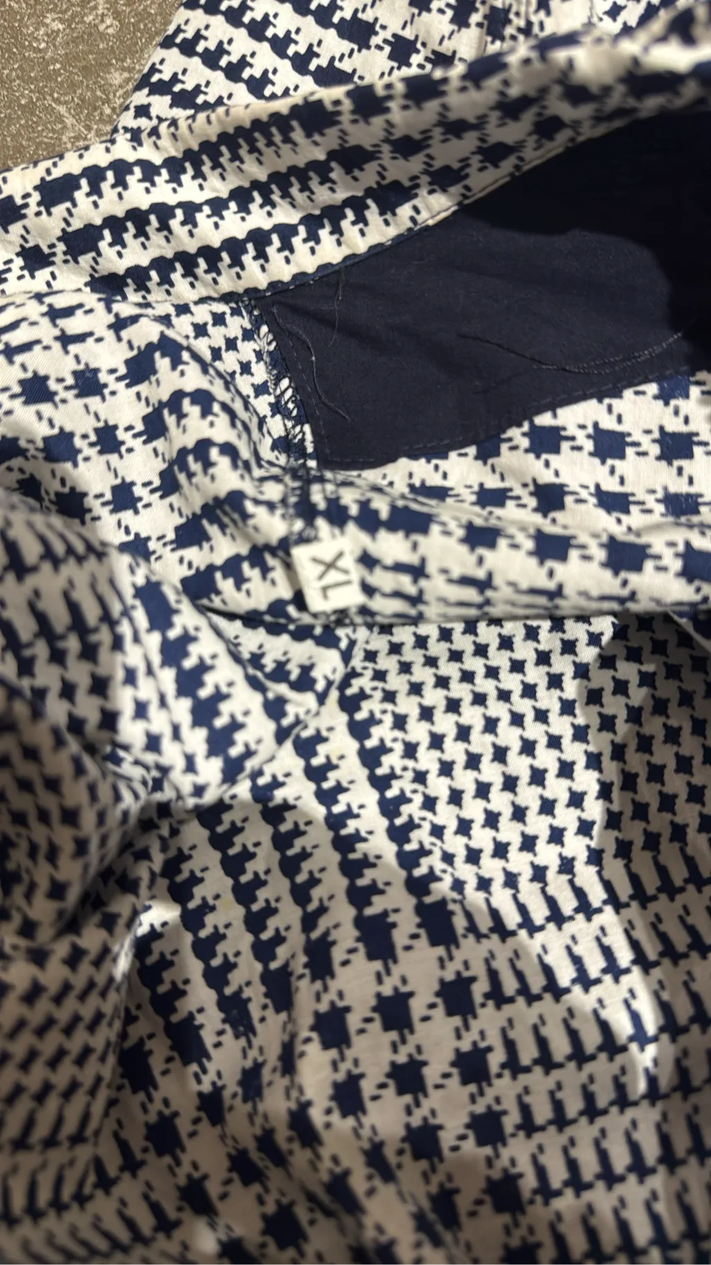 White and navy houndstooth bomber jacket with ribbed trim, size XL. 5