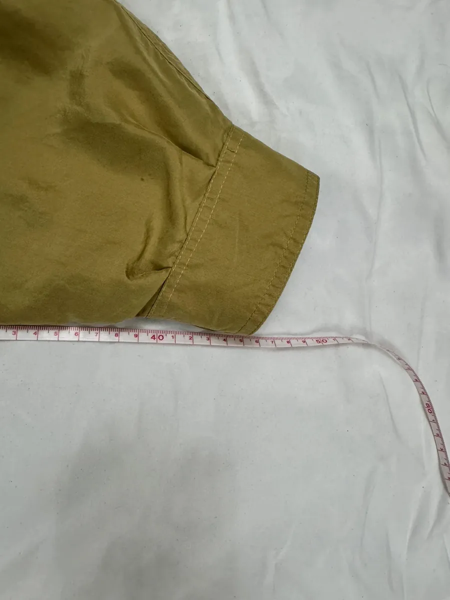 JE N’ENVOIE PAS AVEC « VINTED GO »
Veuillez choisir un autre mode d’envoi.
⚠️ portable, mais bord-cote bas et col détendu
Une tache dans la doublure a noter
Voir photos
Mesures en photo
N’hésitez pas pour plus d’informations 😄 16