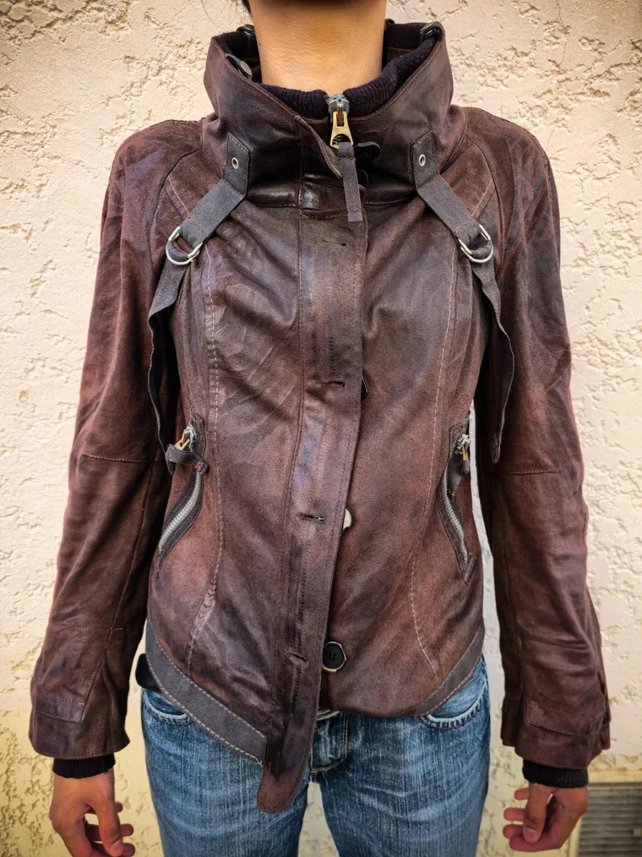 Veste mfg
Bon état
gopecore avant-garde nouvelle vague Y2K us 50 60 70 brutaliste organique vintage og 90 archives vintage designer marithé japanese fashion japan tokyo techwear avant garde oversized deconstructed asymmetric tailored utility selvedge washed patchwork statement rare iconic collector archive fashion archives 2000s high fashion luxury experimental 6