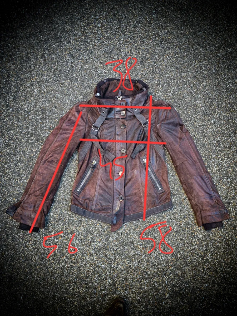 Veste mfg
Bon état
gopecore avant-garde nouvelle vague Y2K us 50 60 70 brutaliste organique vintage og 90 archives vintage designer marithé japanese fashion japan tokyo techwear avant garde oversized deconstructed asymmetric tailored utility selvedge washed patchwork statement rare iconic collector archive fashion archives 2000s high fashion luxury experimental 7