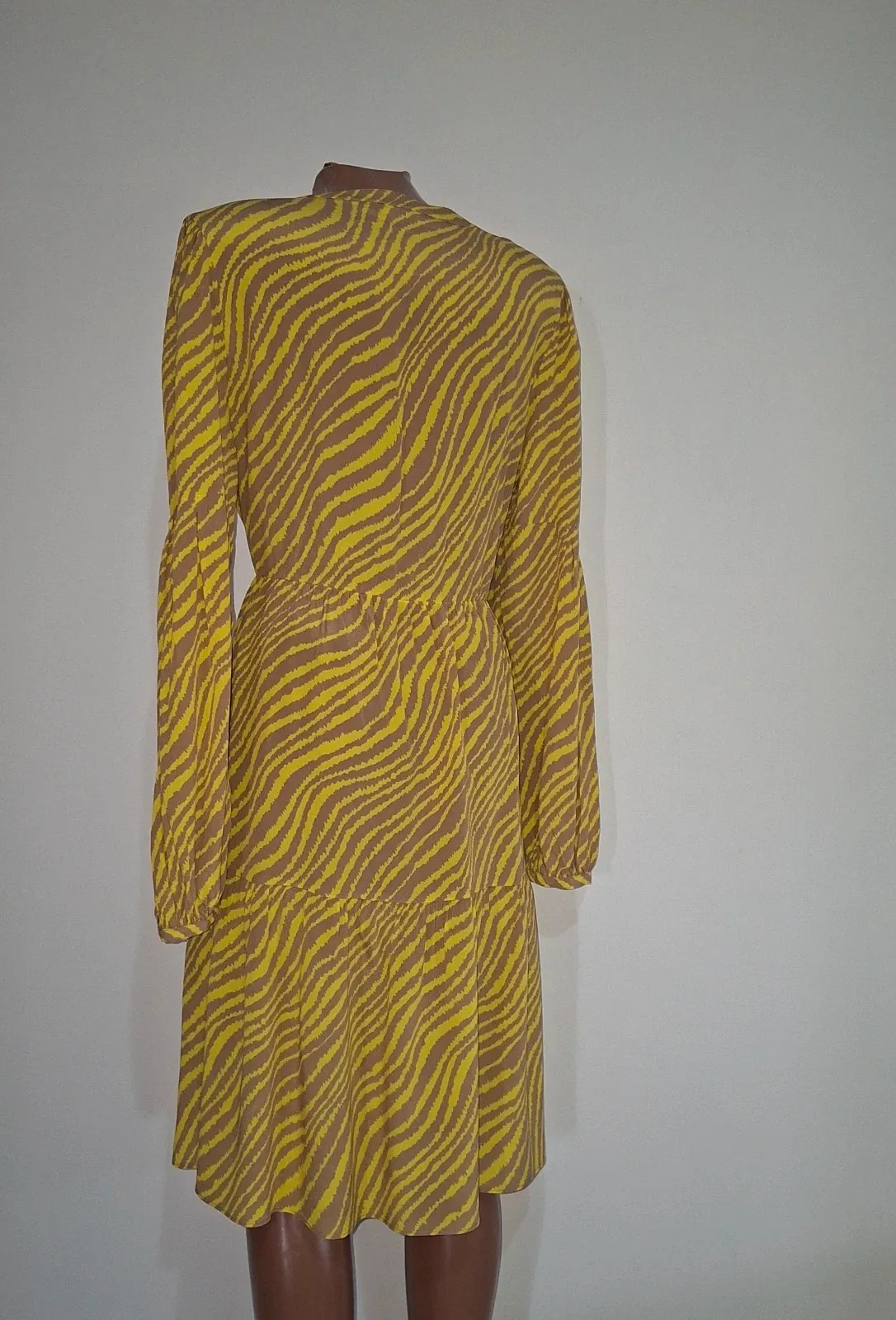 In perfect condition, no flaws
Fits M-L
Elasticated waist 4