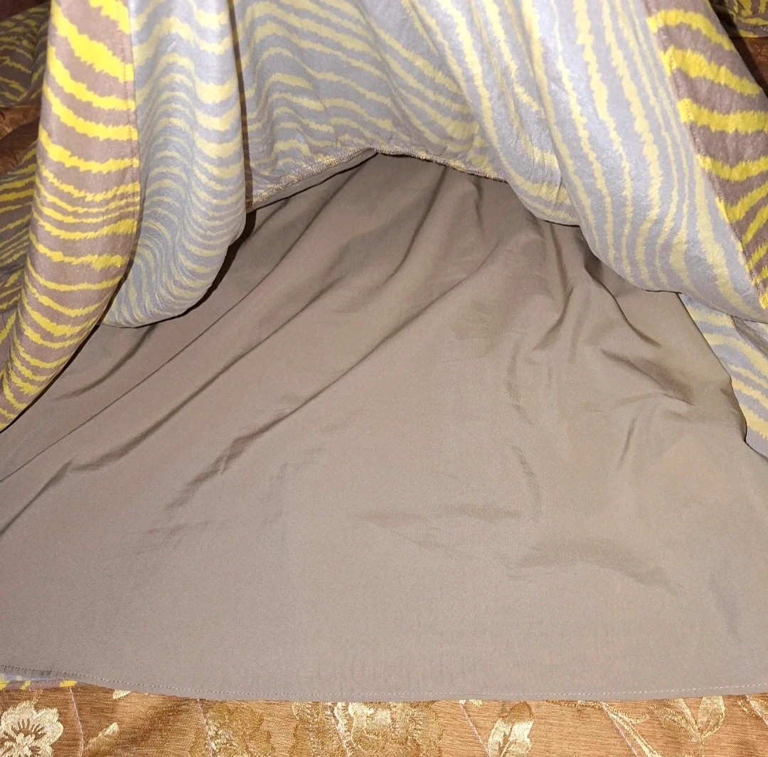 In perfette condizioni Nessun difetto 
Veste M-L
Vita con elastico 9