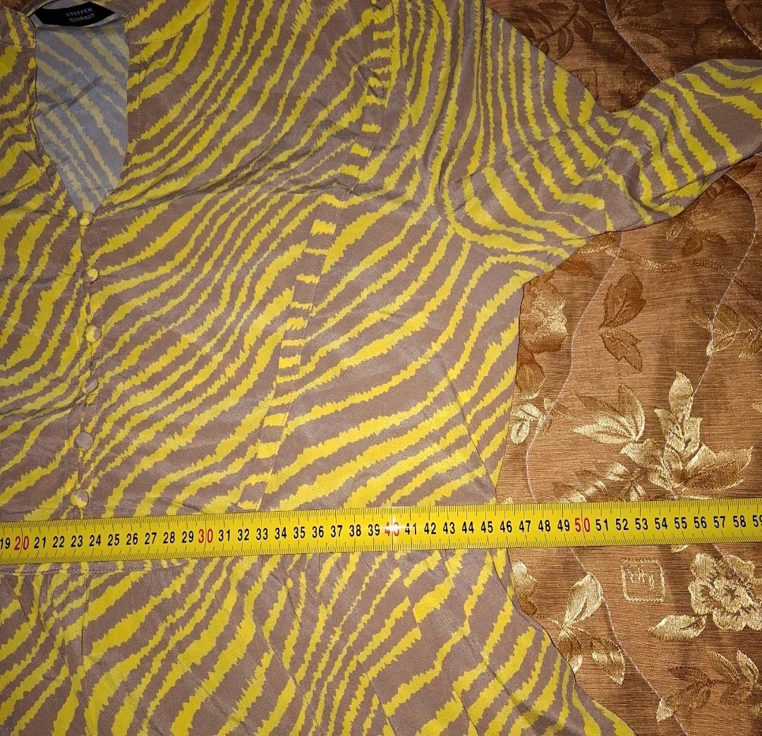 In perfette condizioni Nessun difetto 
Veste M-L
Vita con elastico 11