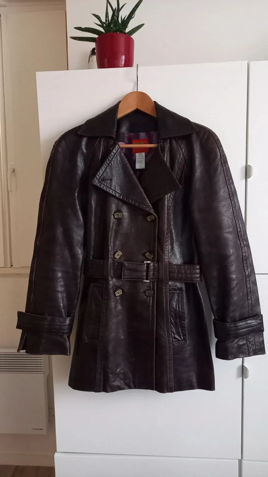 Kenzo jacket, a piece from the bold Parisian house. Very good condition. Size M (38). 3