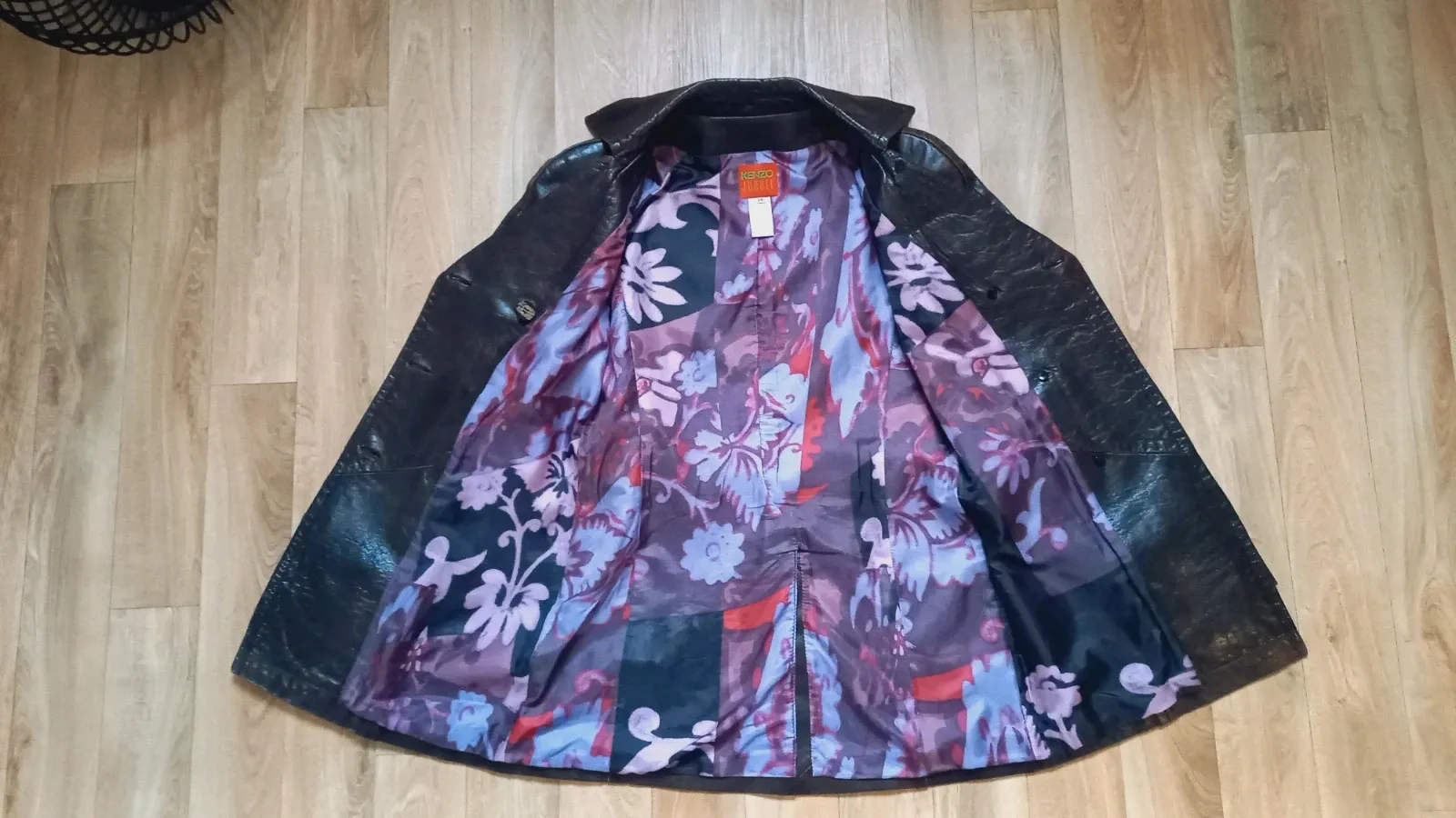 Kenzo jacket, a piece from the bold Parisian house. Very good condition. Size M (38). 6