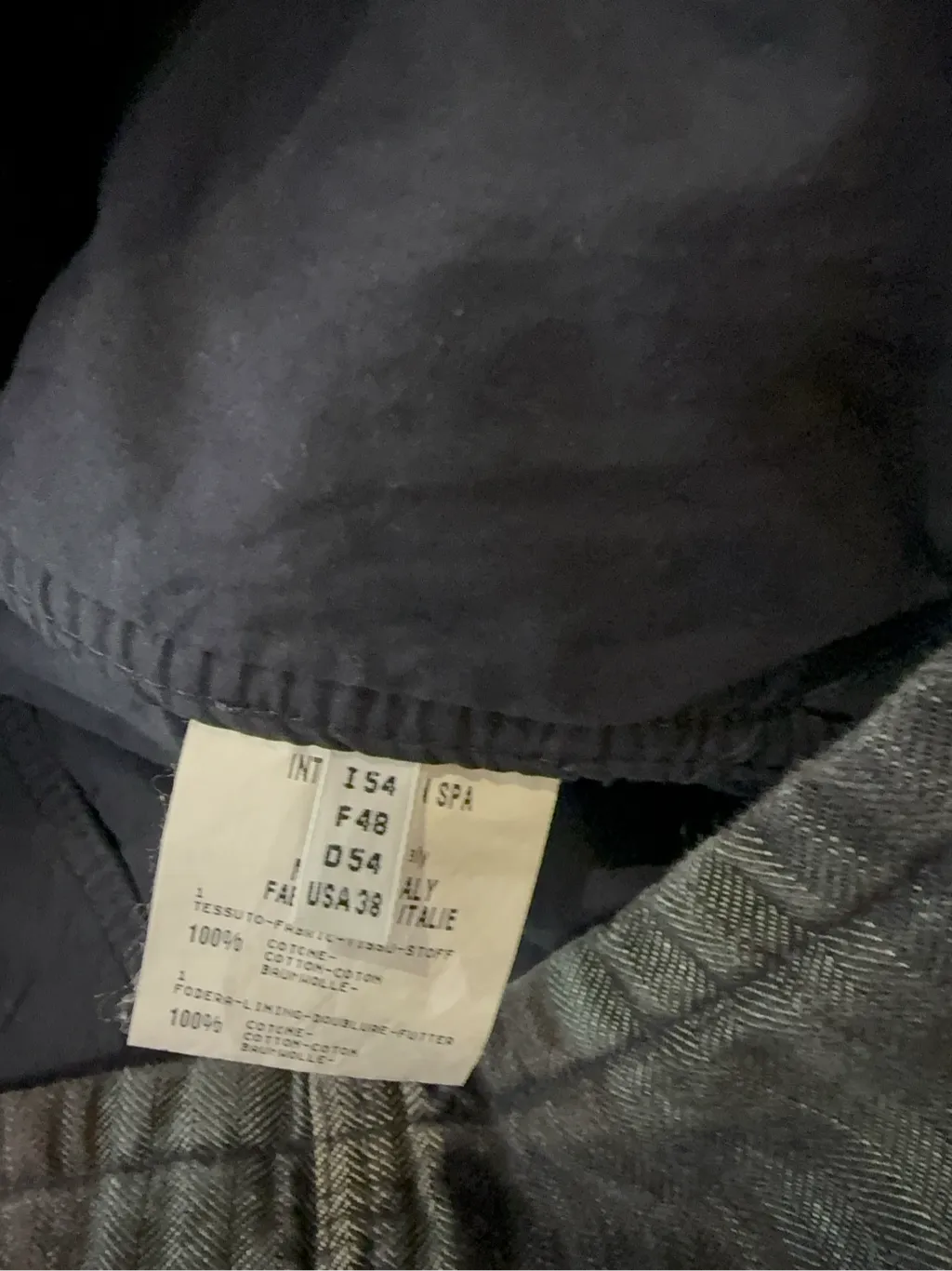 Blazer homme rayé en coton de la marque Marithé + François Girbaud, avec des boutons dorés. 6