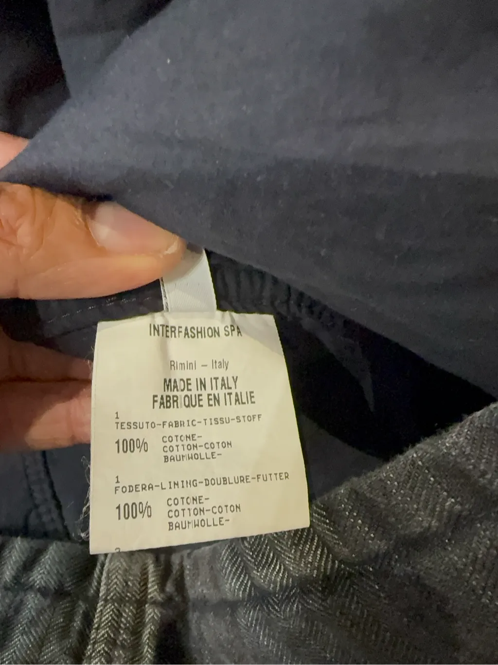 Blazer homme rayé en coton de la marque Marithé + François Girbaud, avec des boutons dorés. 7