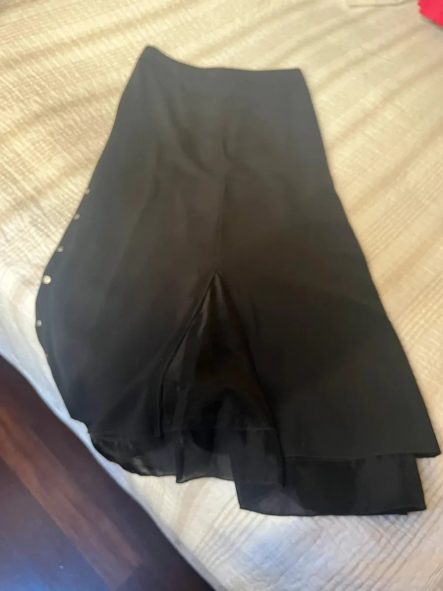 Jupe longue noire élégante avec zip, bouton et poches latérales, taille haute 40 4