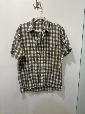 Chemise C.P. Company unisexe en très bon état, une pièce vintage authentique pour un style intemporel.