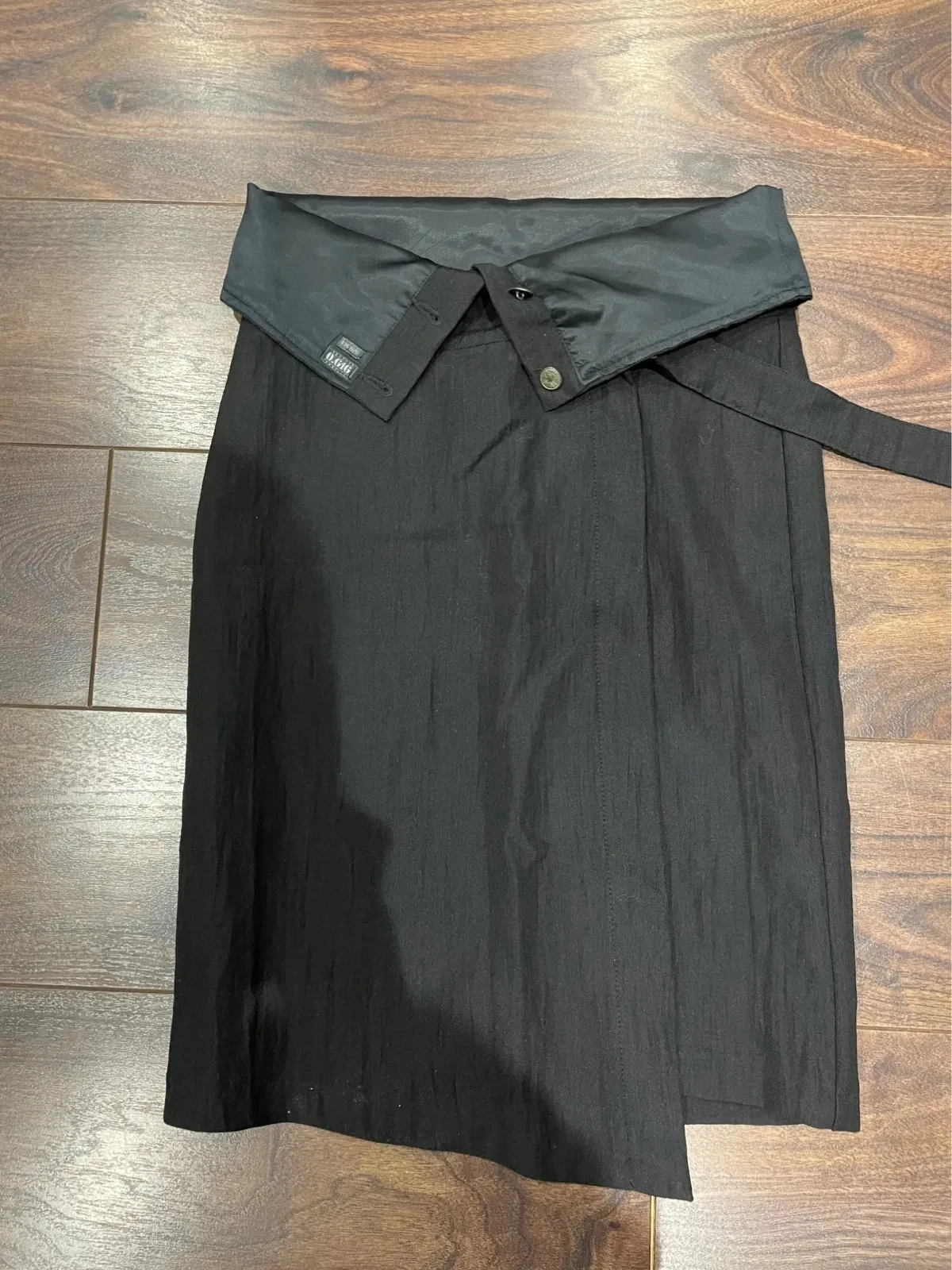 IKKS skirt in black, a piece from the French label with an urban style. Very good condition. Size S (36). 2