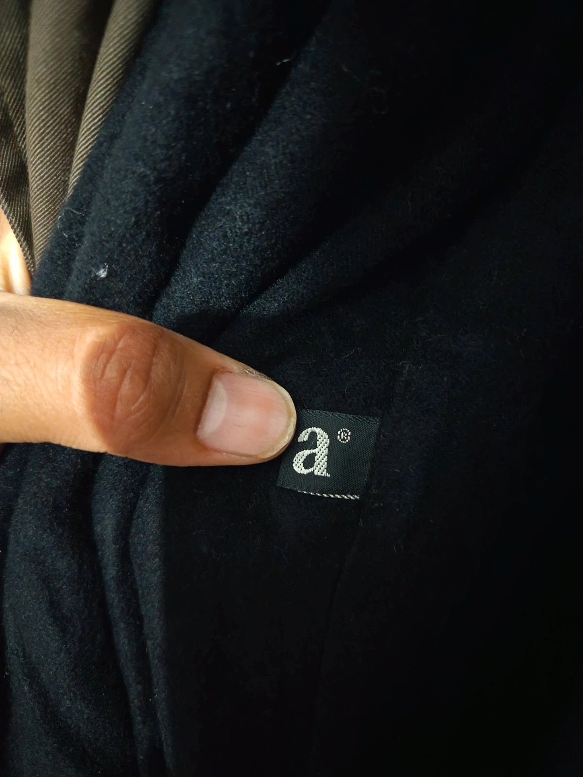 Trench-coat long Allegri original Made in Italy, couleur gris foncé. Modèle élégant et intemporel, idéal pour le printemps, l'automne et les jours de pluie. En bon état général, avec des signes d'utilisation normaux dus au temps. Taille non indiquée sur l'étiquette. Parfait pour un style classique et élégant.
Marque : Allegri
Couleur : Gris foncé
Conditions : Bonnes
Style : Trench long
Made in Italy 8
