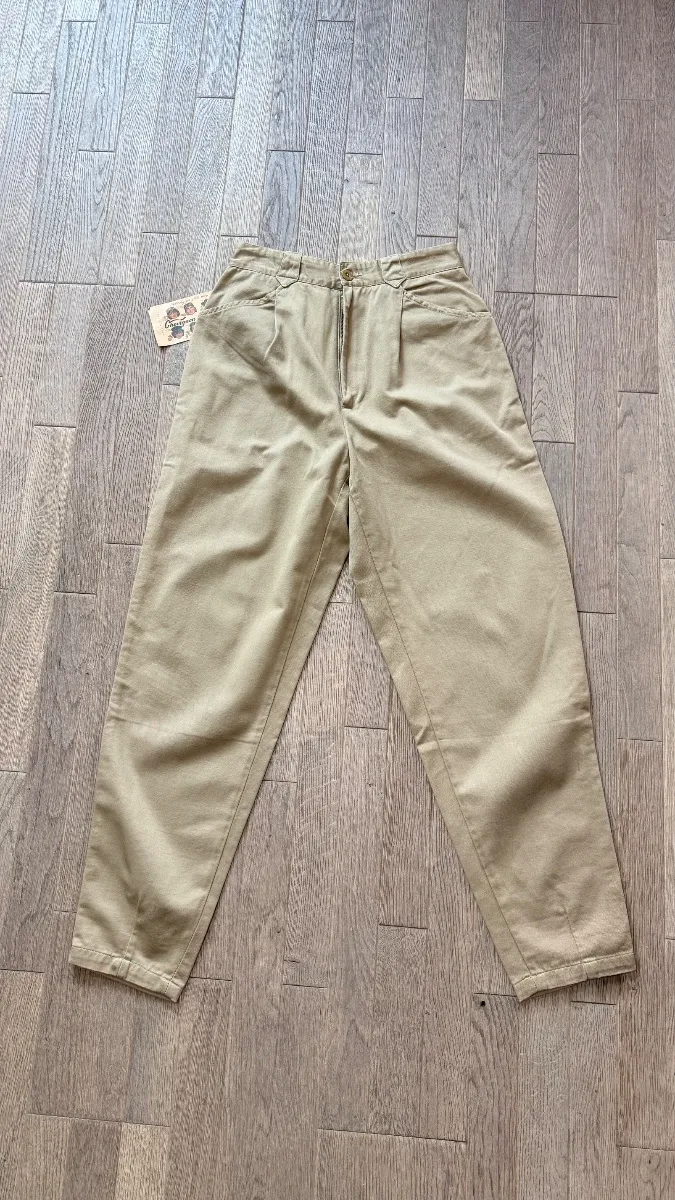 Women's beige chino trousers, high-waisted, 1980s military style