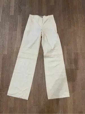 Pantalon large Gianni Versace Couture de couleur écru, neuf avec étiquettes.