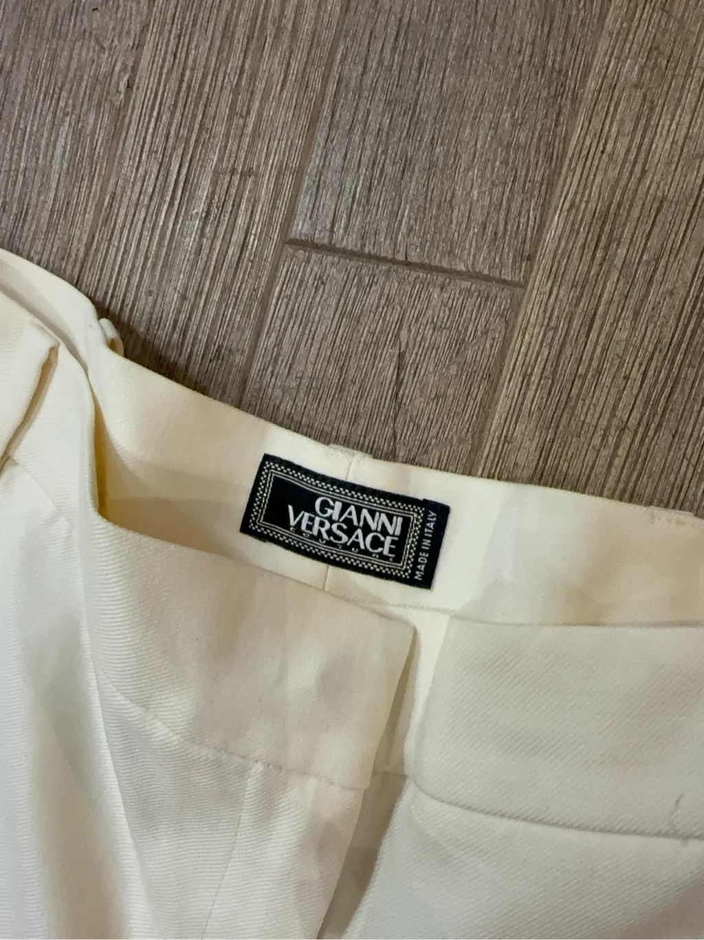 Pantalon large Gianni Versace Couture de couleur écru, neuf avec étiquettes. 3