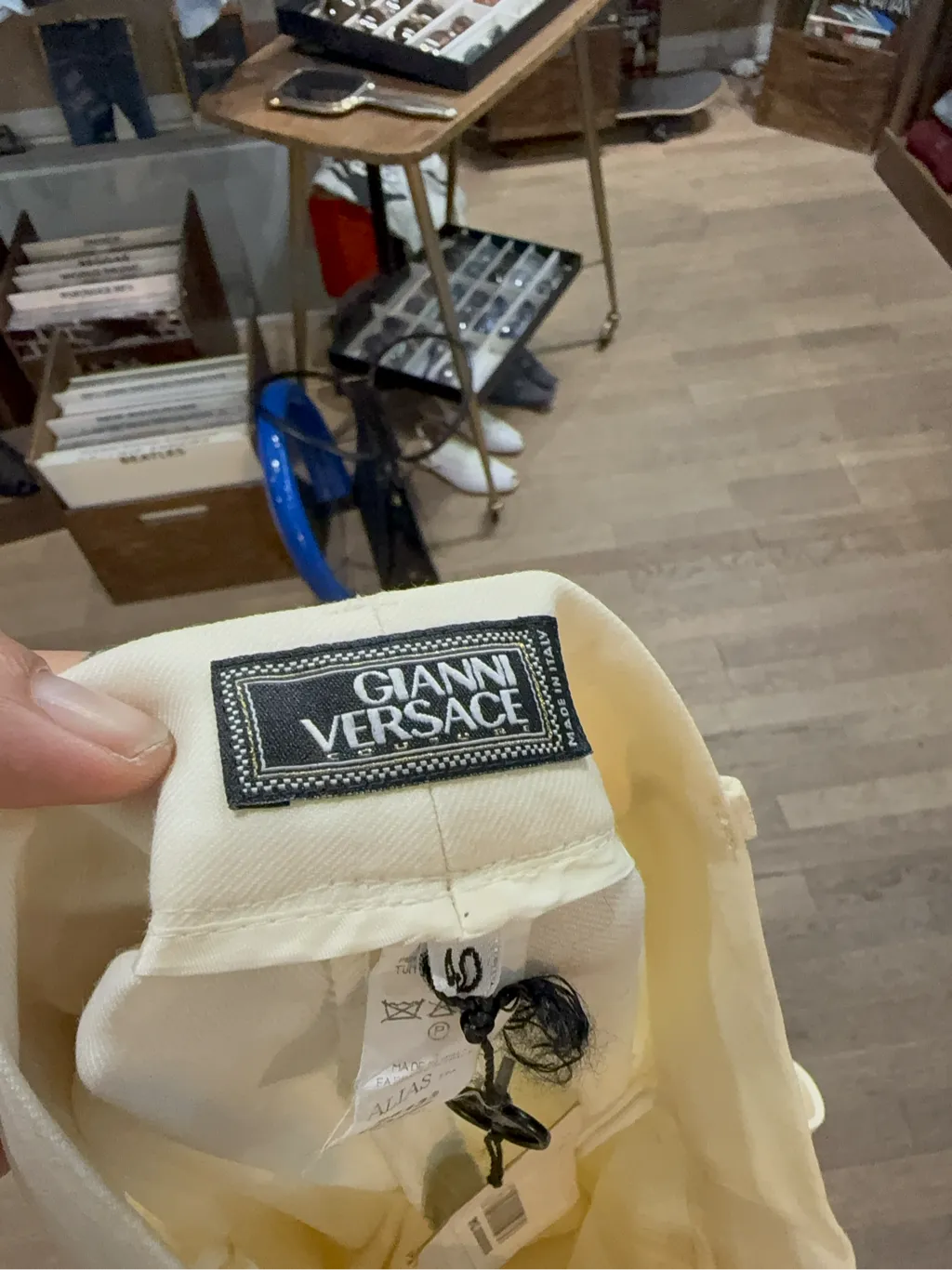 Pantalon large Gianni Versace Couture de couleur écru, neuf avec étiquettes. 4