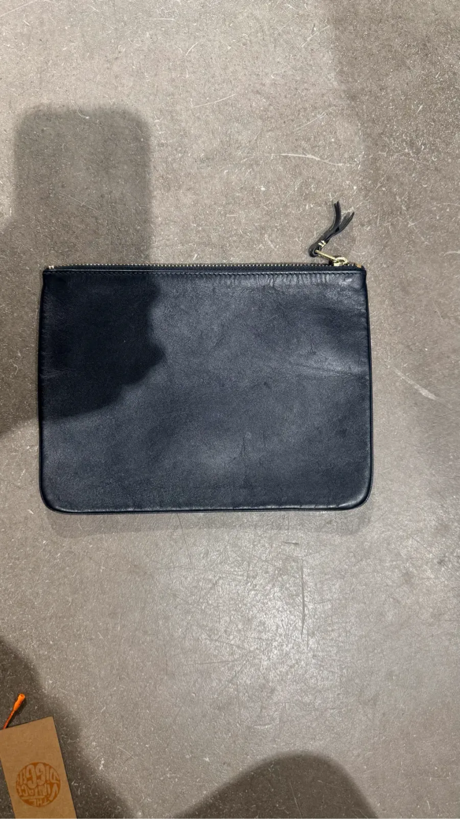Comme des Garçons black leather clutch with gold logo and zip. Dimensions 21 x 15.5 cm 2