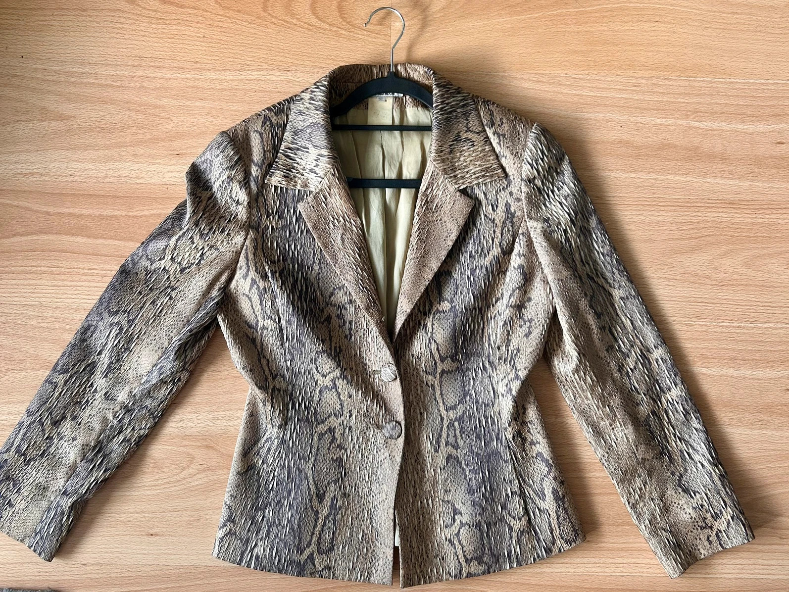 Veste imprimé plissé léopard
Très beau rendu
Conviens aussi à un 36
#vintage
