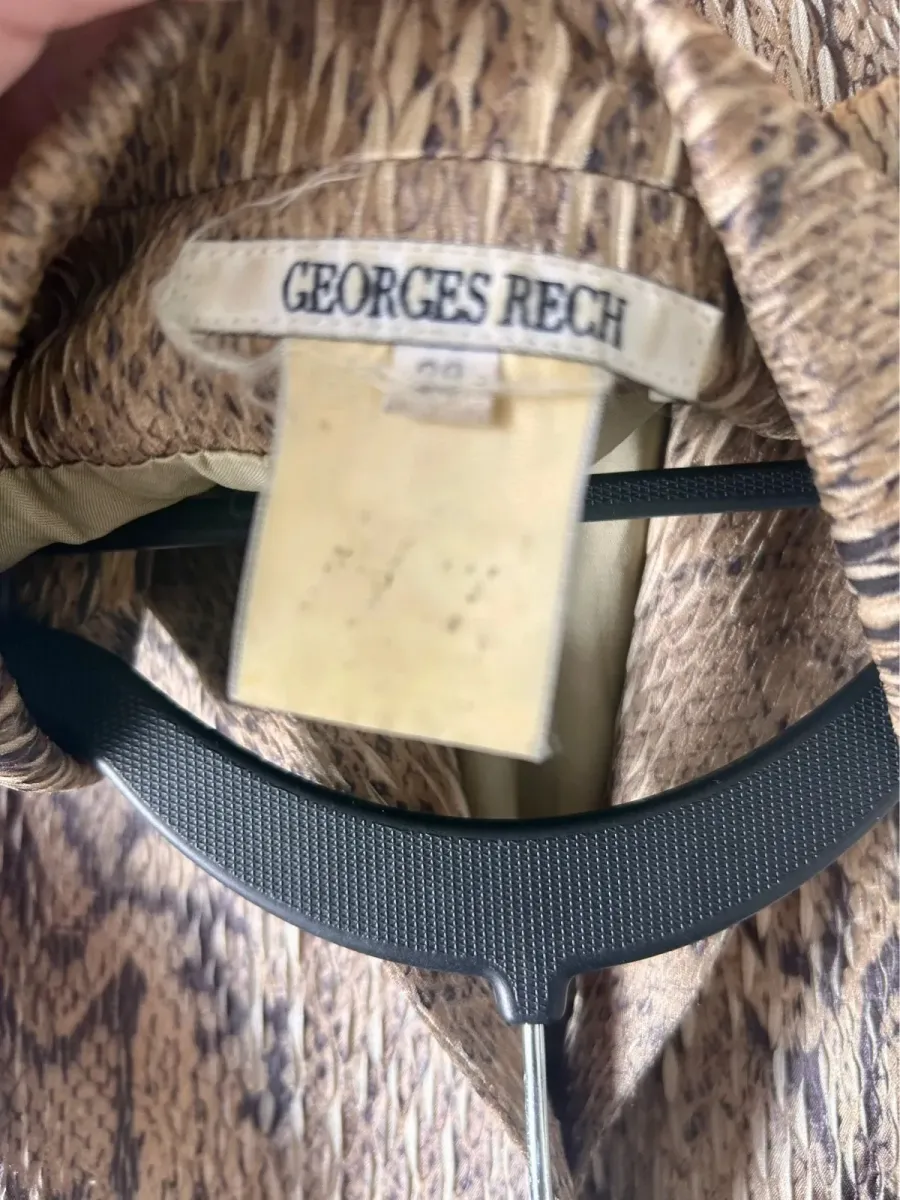 Veste imprimé plissé léopard
Très beau rendu
Conviens aussi à un 36
#vintage 4