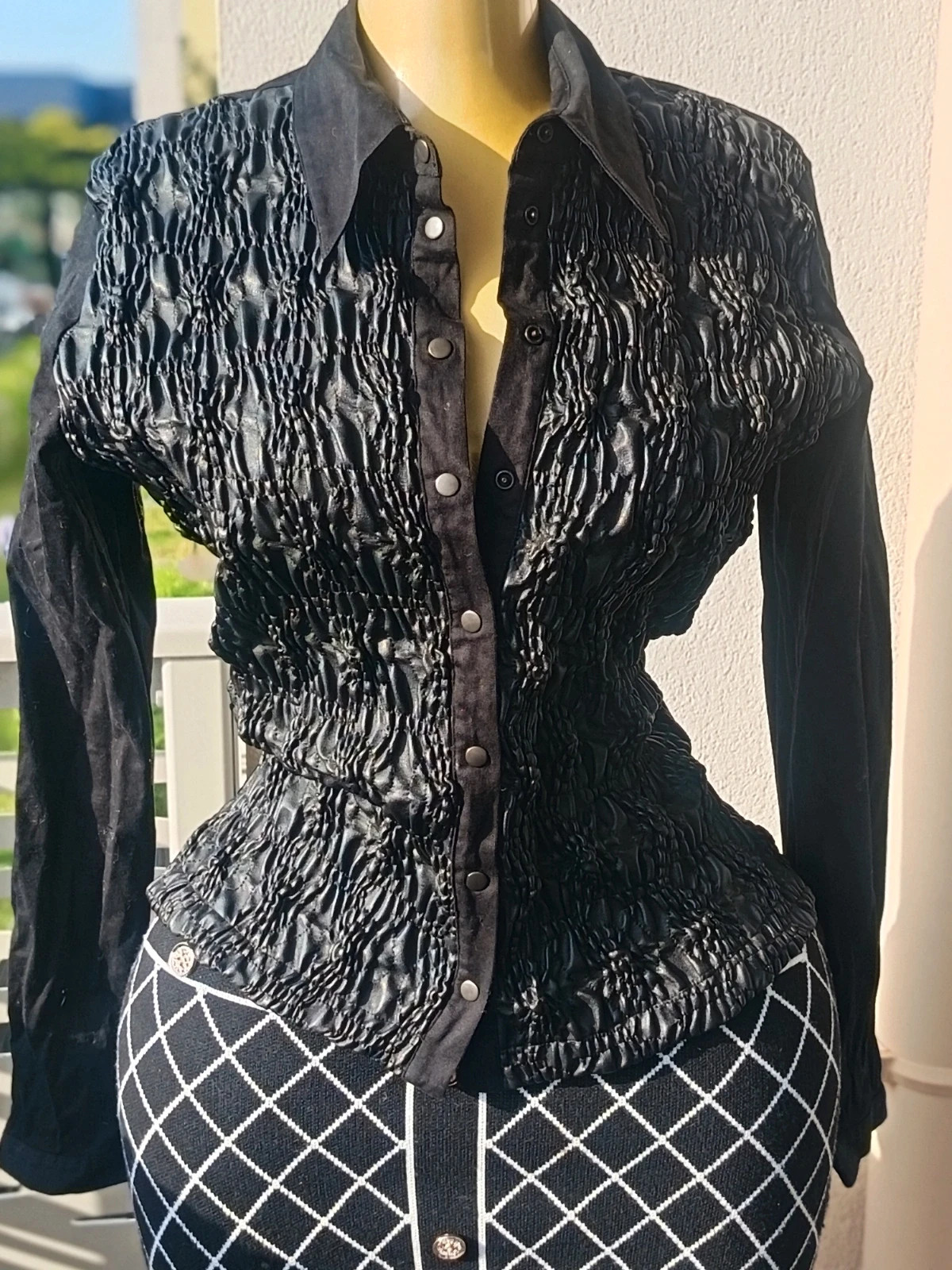 => Anne fontaine chemise femme
=> Taille 36 38 
=> couleur noir🪡⚫ 6
