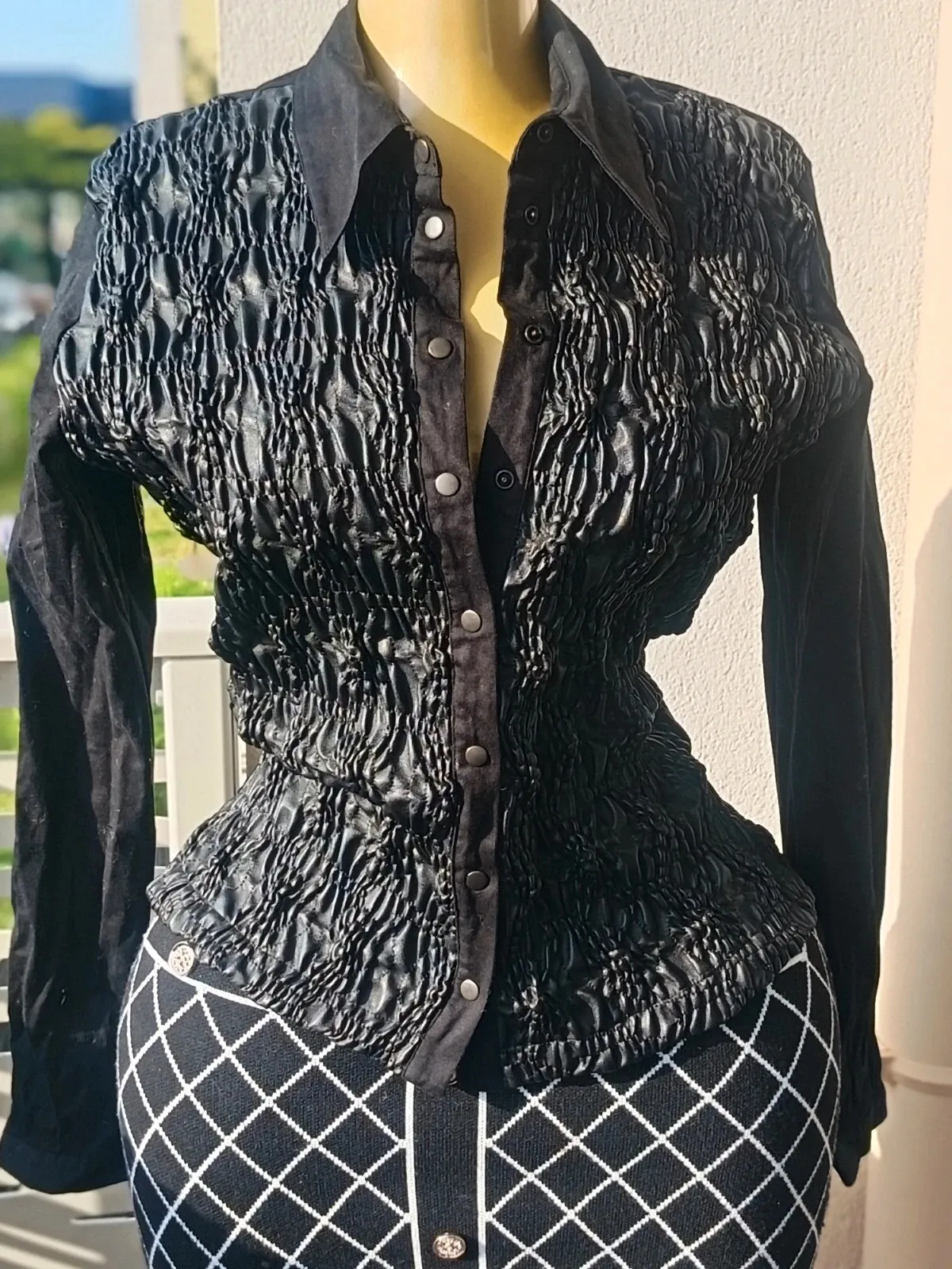 => Anne Fontaine women's shirt
=> Size 36-38
=> Colour black 🪡⚫ 6