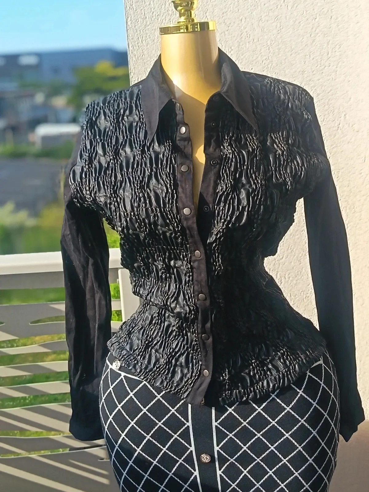 => Anne Fontaine women's shirt
=> Size 36-38
=> Colour black 🪡⚫ 3