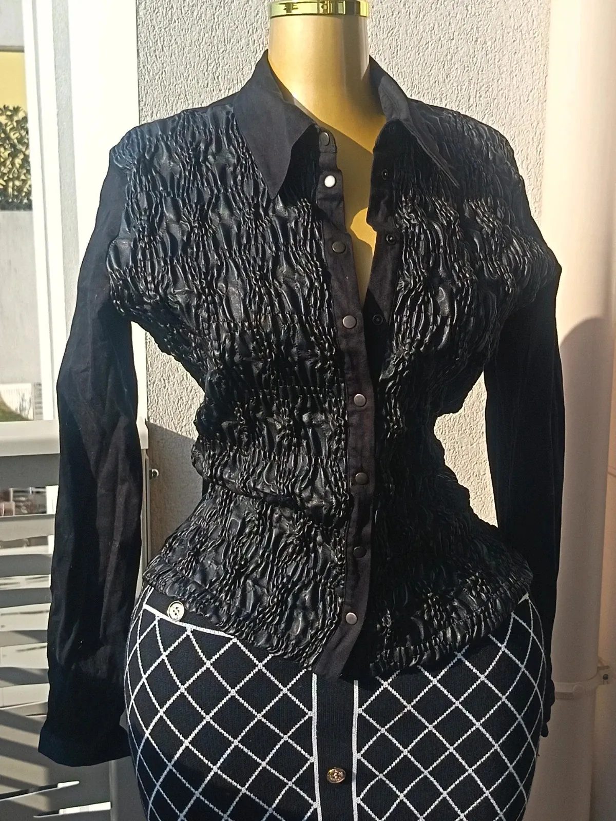 => Anne Fontaine women's shirt
=> Size 36-38
=> Colour black 🪡⚫ 4