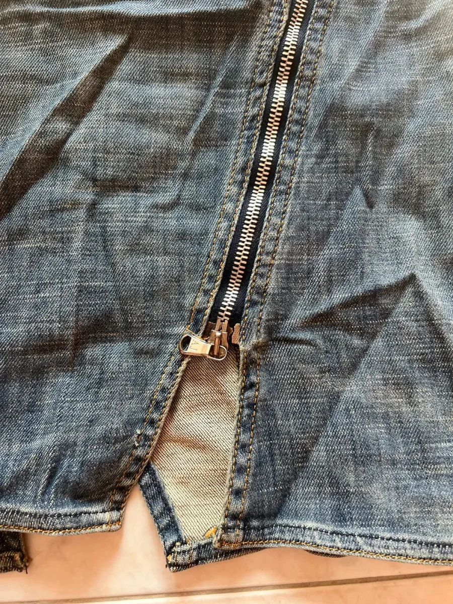 Beautiful summer denim skirt in perfect condition, zip closure. Vintage. 7