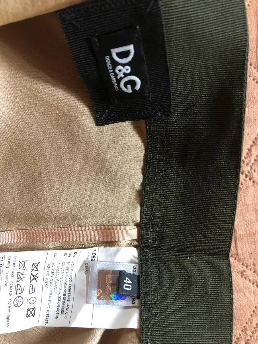 Jupe Dolce & Gabbana en beige, pièce de la maison italienne iconique. Très bon état. Taille S (36). 3