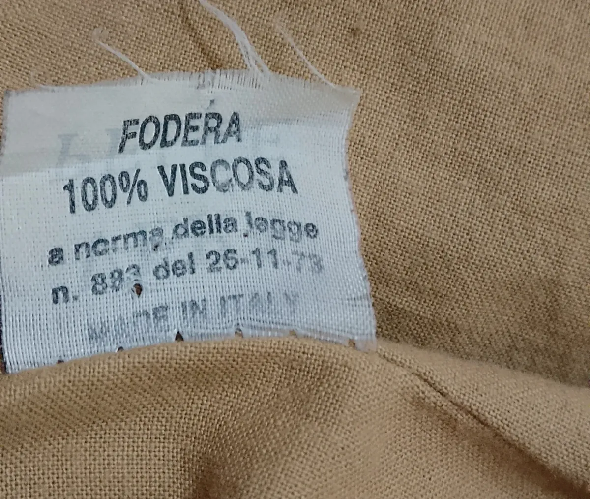Blazer en cuir beige vintage, coupe intemporelle des années 70, une pièce unisexe authentique et élégante. 6
