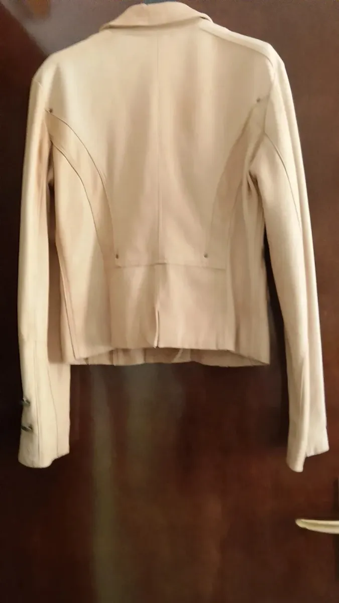 Blazer en cuir beige vintage, coupe intemporelle des années 70, une pièce unisexe authentique et élégante. 13