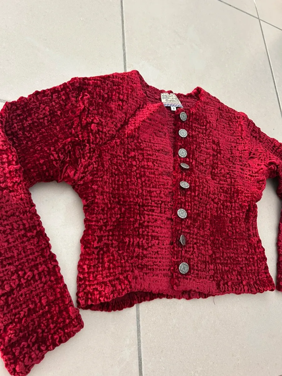 Gilet vintage femme Madame Zaza Of Marseille, couleur bordeaux, taille S, en très bon état.