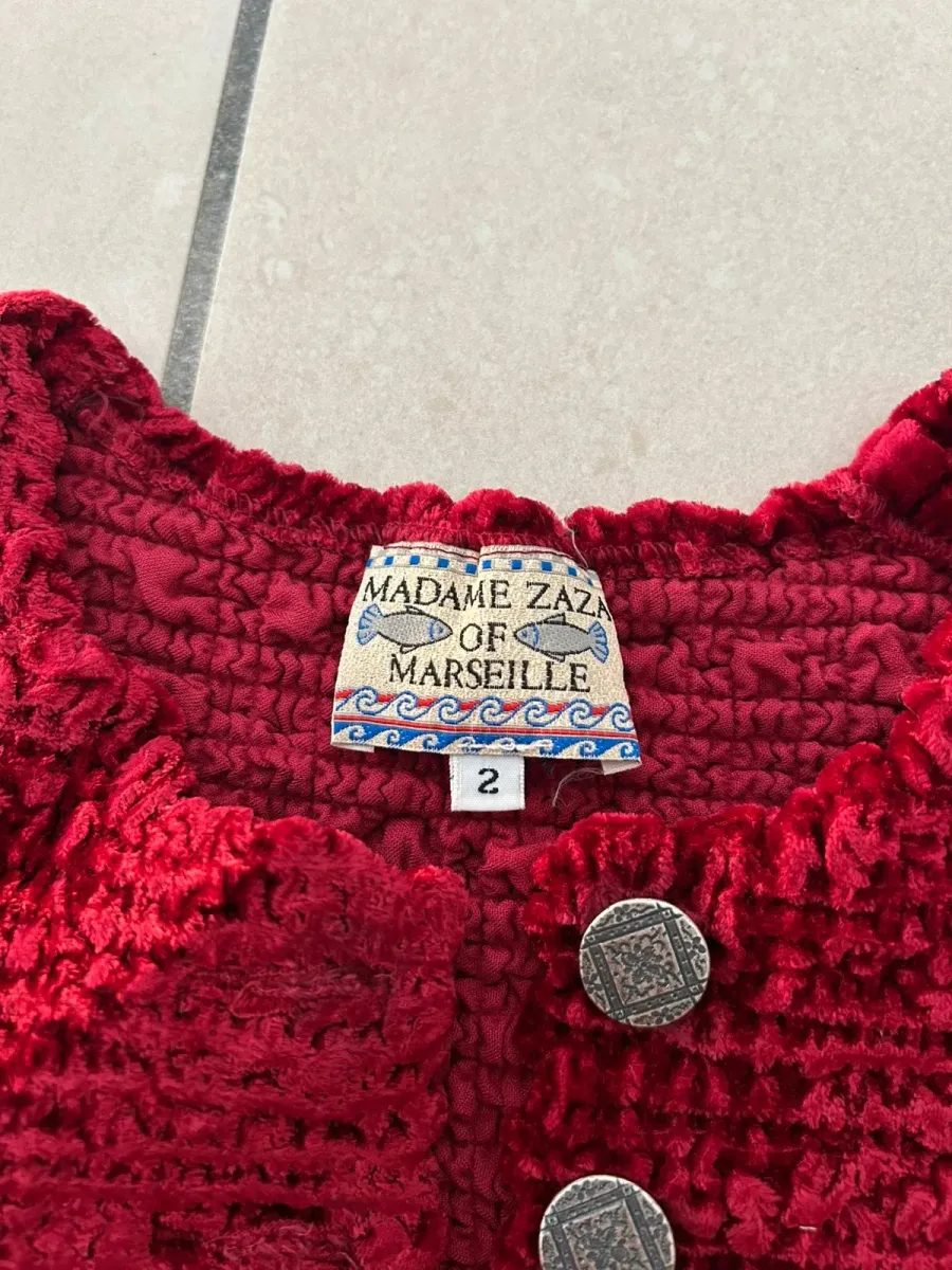 Gilet vintage femme Madame Zaza Of Marseille, couleur bordeaux, taille S, en très bon état. 3