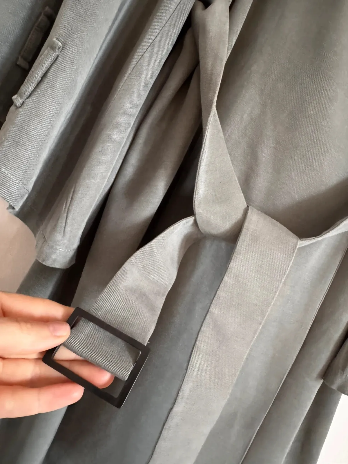 Giorgio Armani coat in green, a 2010s piece signed by the great Italian house. Excellent condition. Size S (36). 5
