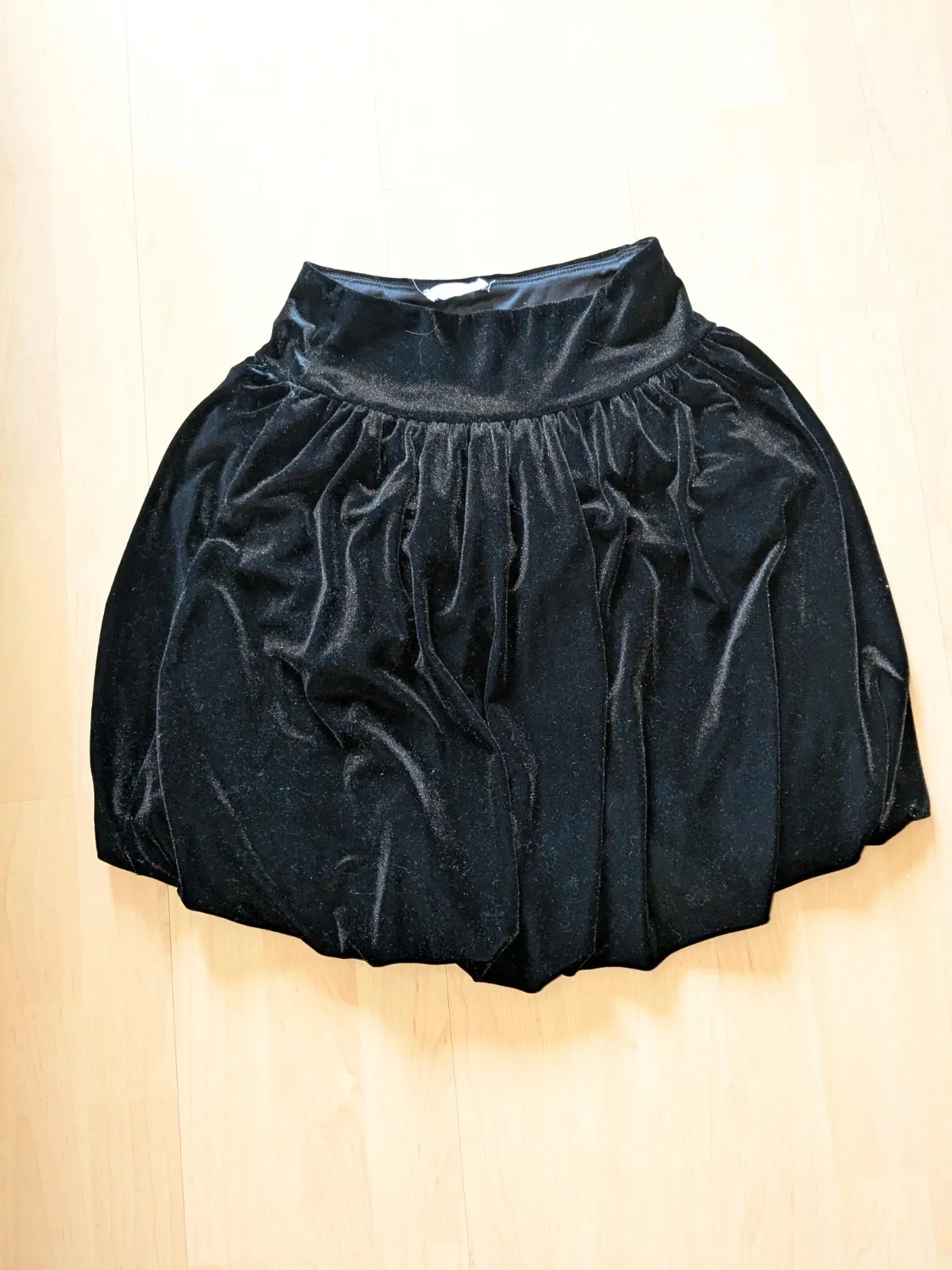 Vintage bubble skirt with the signature balloon cut for an original silhouette. Very good condition. Size S (36).
