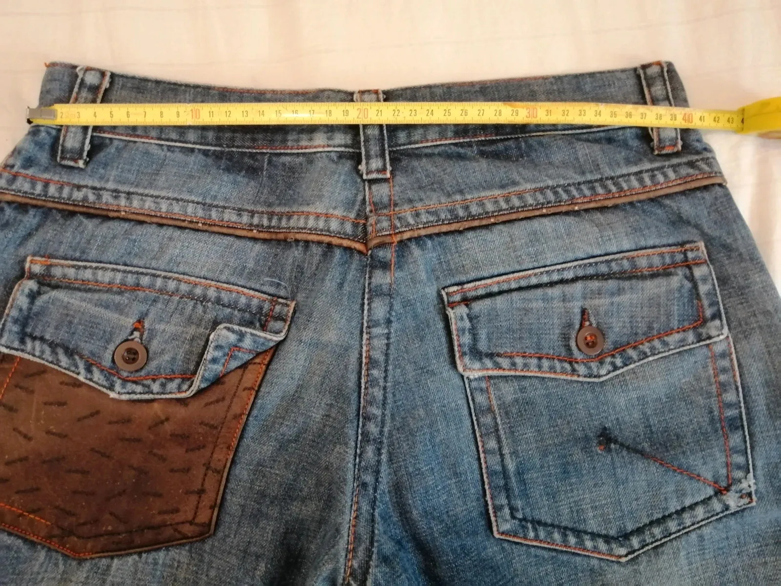 Capri avec poche arrière en cuir 6