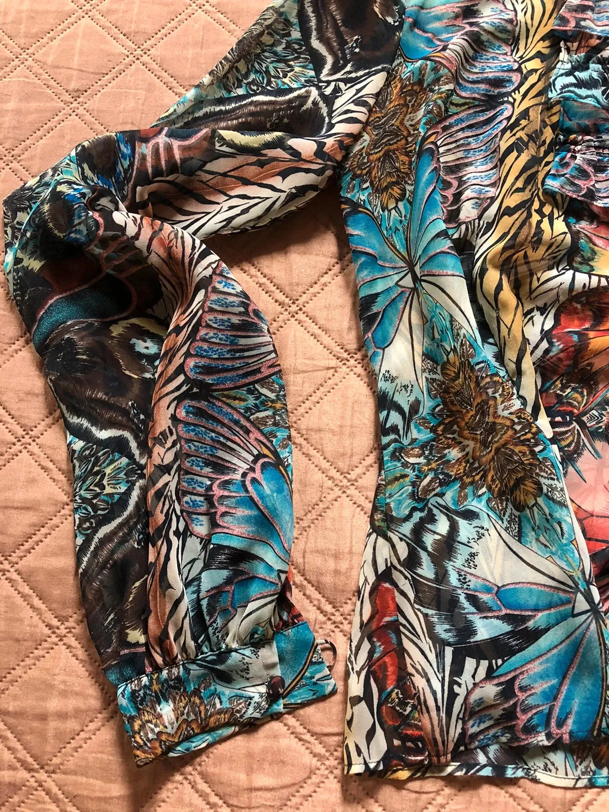 Kenzo blouse in multicolour, a piece from the bold Parisian house. Very good condition. Size S (36). 3