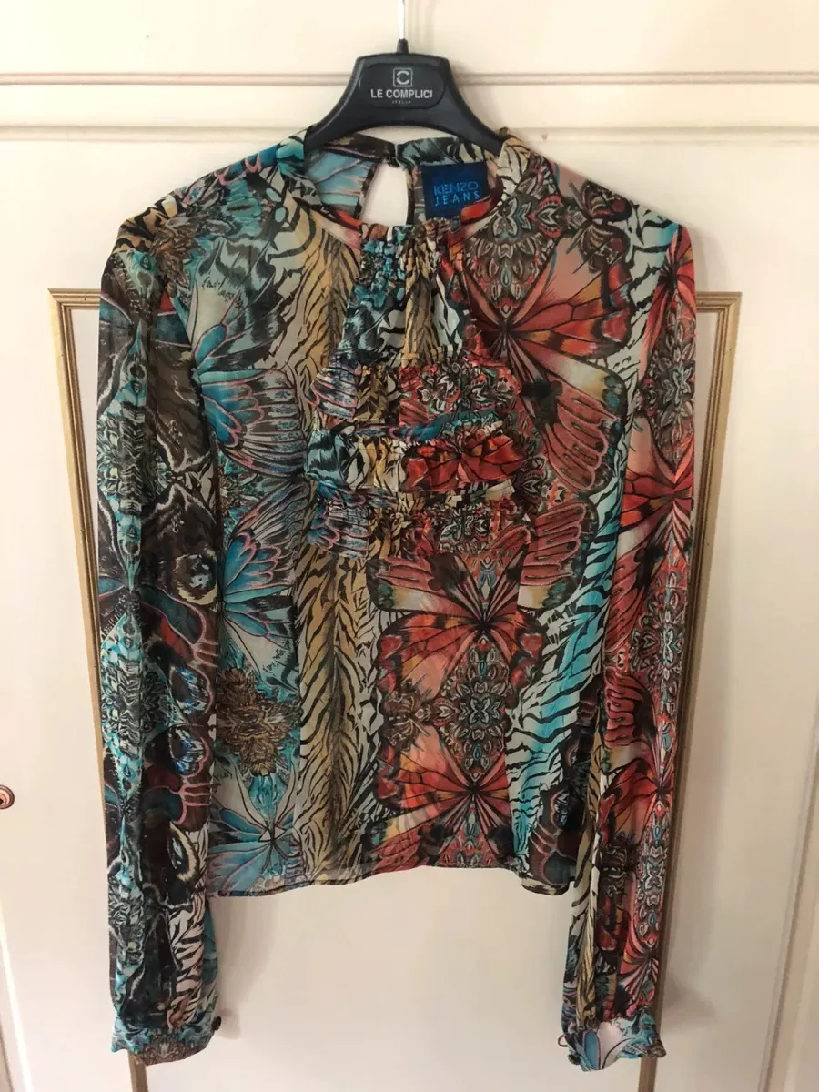 Blouse Kenzo en multicolore, pièce de la maison parisienne au style audacieux. Très bon état. Taille S (36).