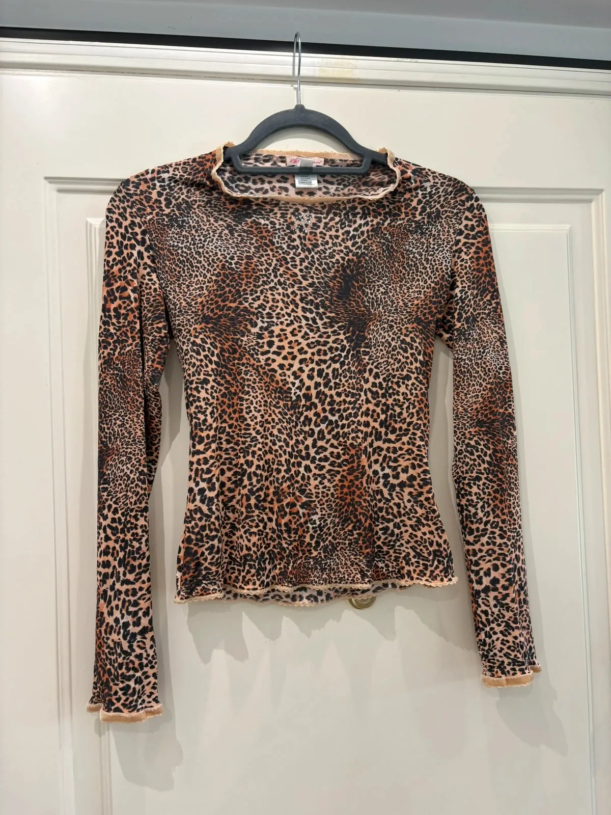T-shirt manches longues léopard moulant et élastique