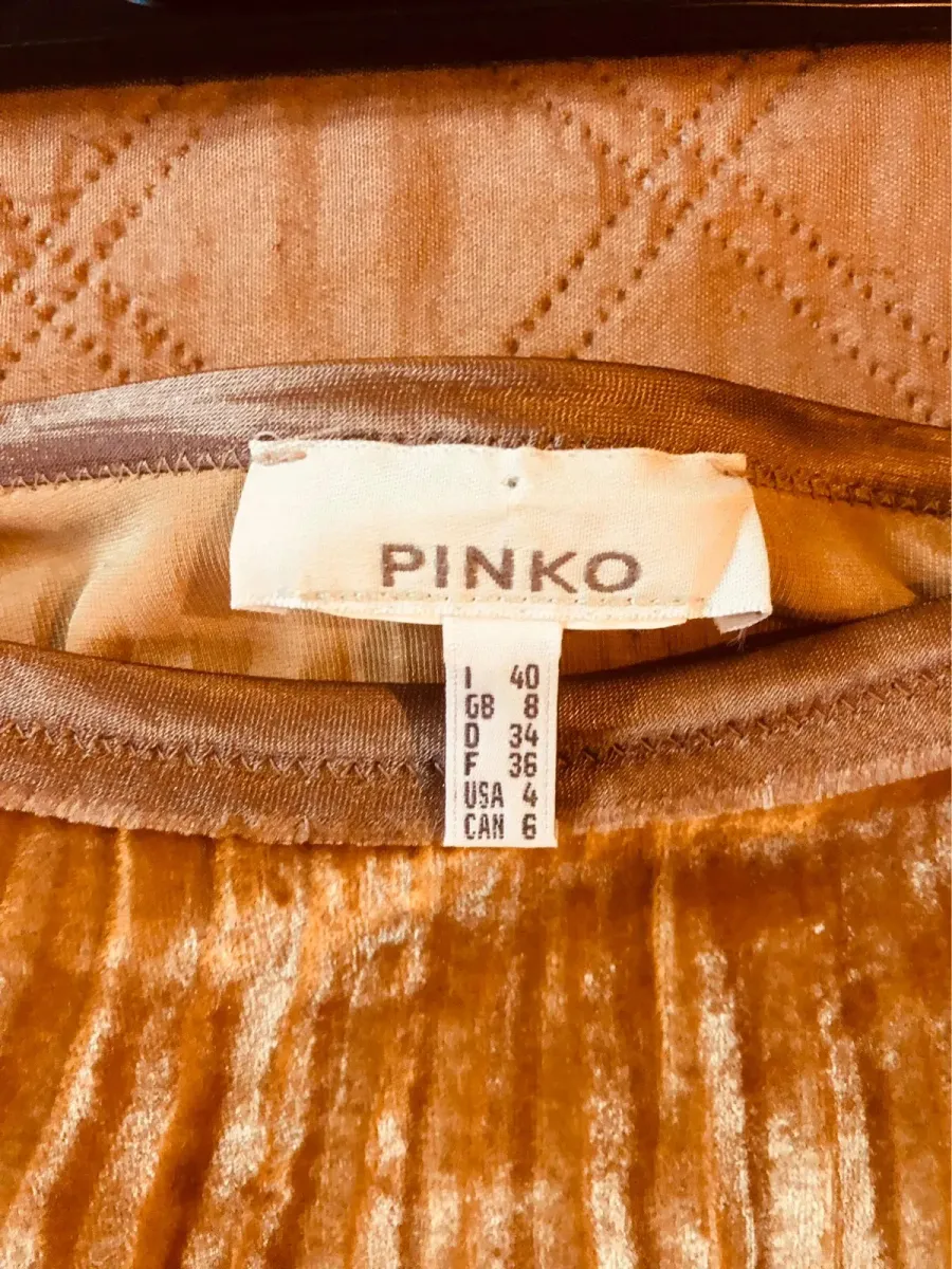 Jupe Pinko en moutarde et doré, pièce de la marque italienne au style féminin. Très bon état. Taille S (36). 2