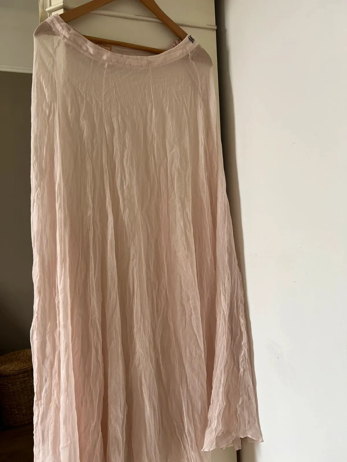 Never worn, label unstitched — see photo 3