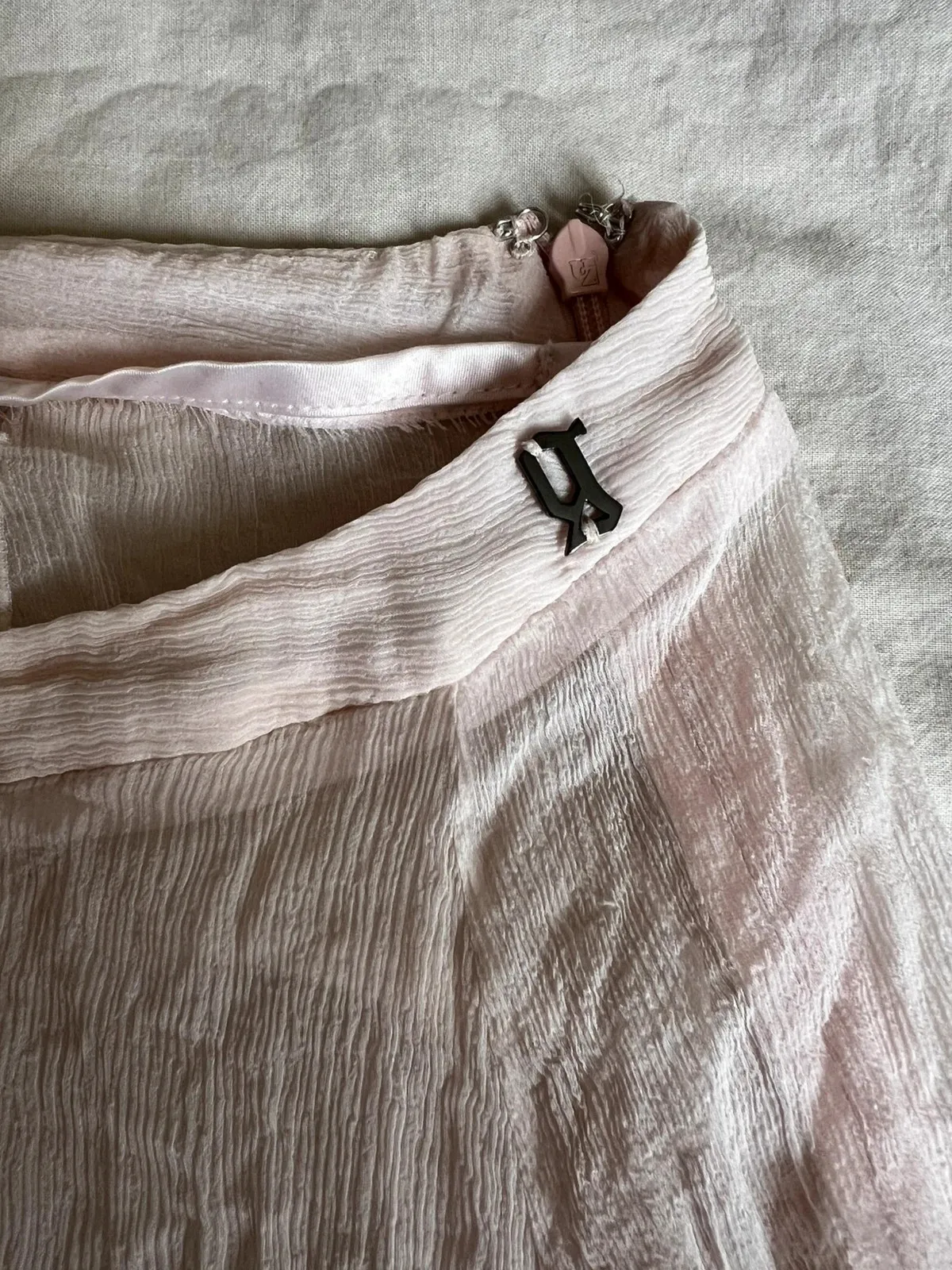 Never worn, label unstitched — see photo 2