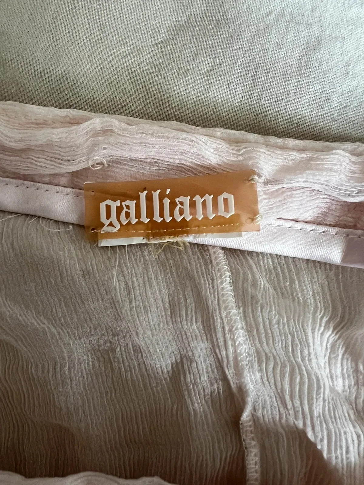 Never worn, label unstitched — see photo 1