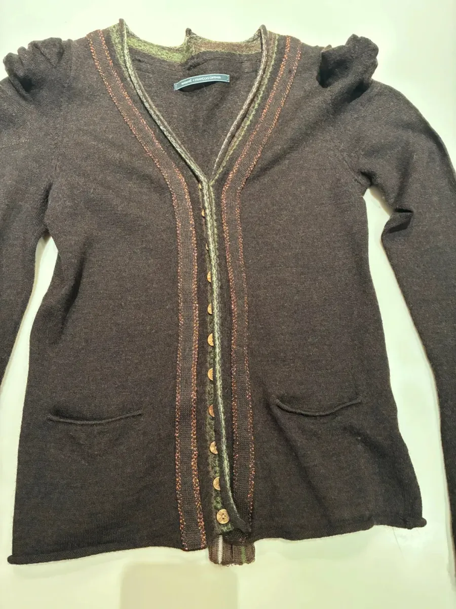 Gilet sans manches Marithé + François Girbaud en laine couleur chocolat, des années 2000, un essentiel vintage pour un look décontracté-chic. 8