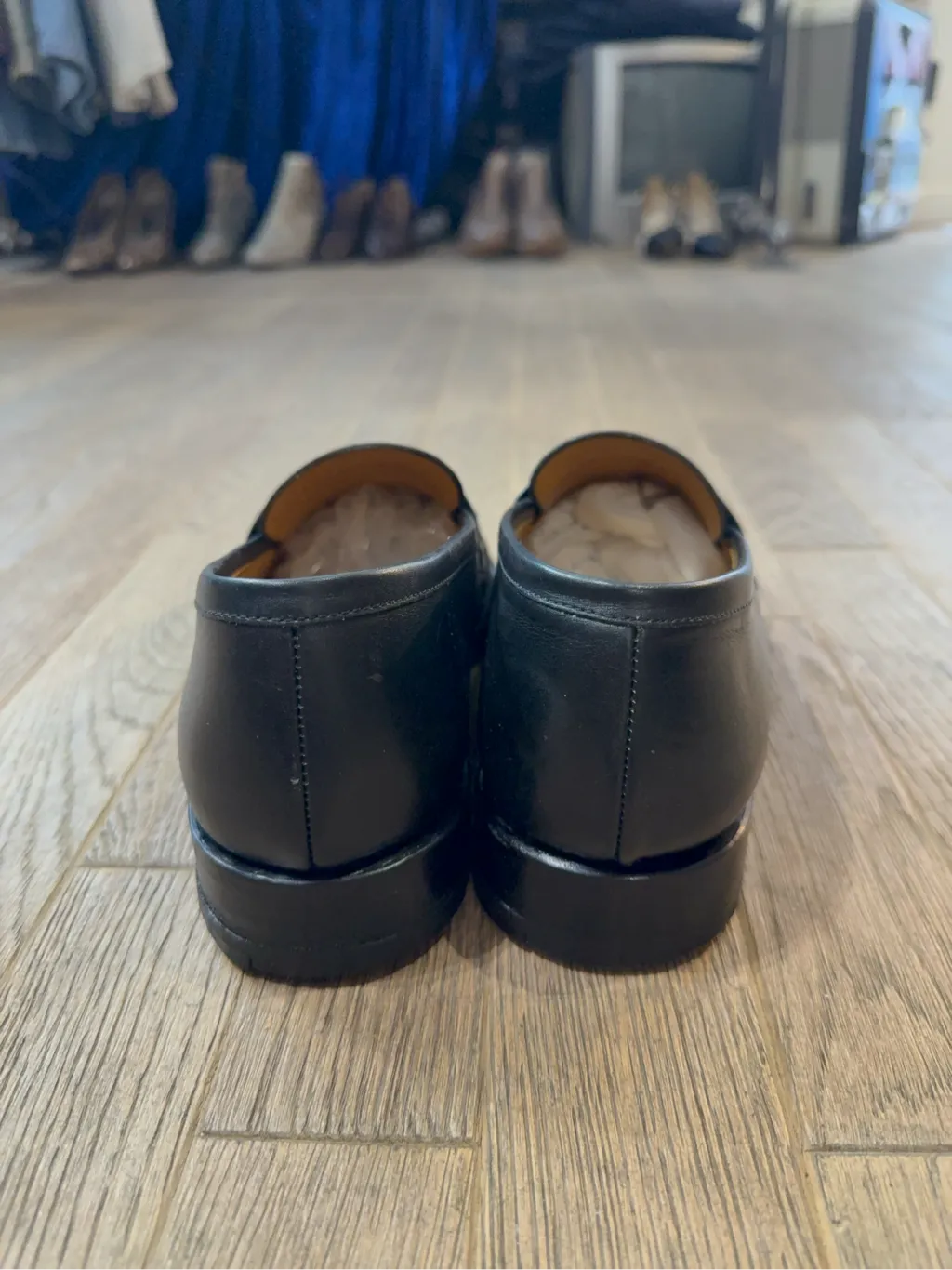 Paire de mocassins loafers noirs en cuir de la marque Paraboot Modele Adonis, fabriqués en France avec une construction Goodyear. 5